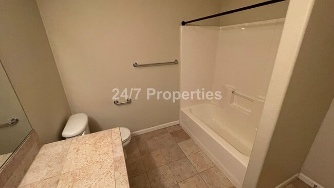 Building Photo - Beautiful 3 BD I 3.5 BA Townhome w/ Double...