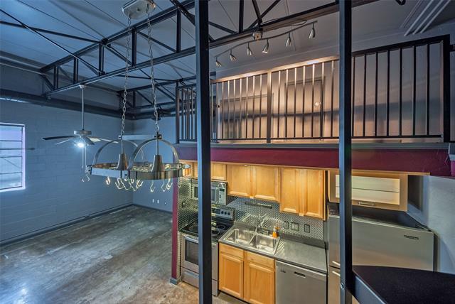 Building Photo - 215 N Walton St