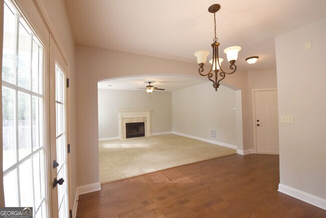 Building Photo - 606 Blackburn Ln