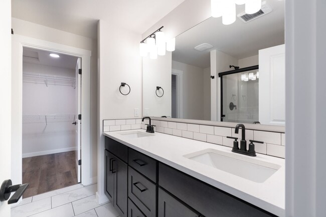 Building Photo - Brand New 2 Bedroom Duplex in SW Redmond