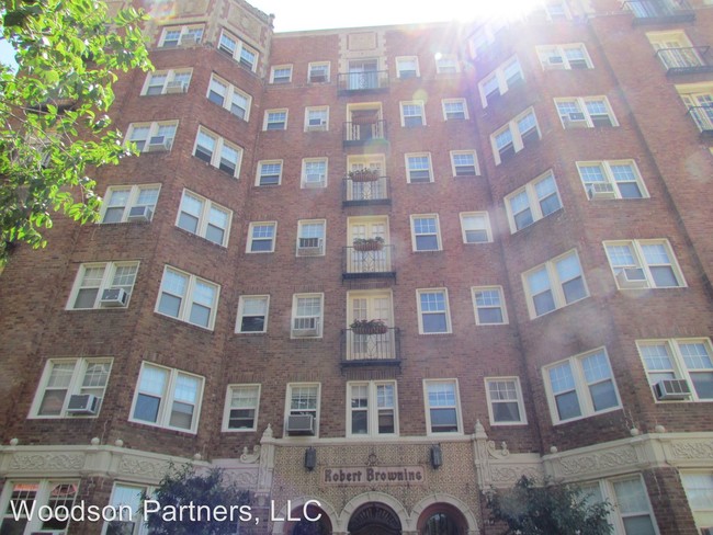 Building Photo - Robert Browning Apartments - 304 4809 Roanoke