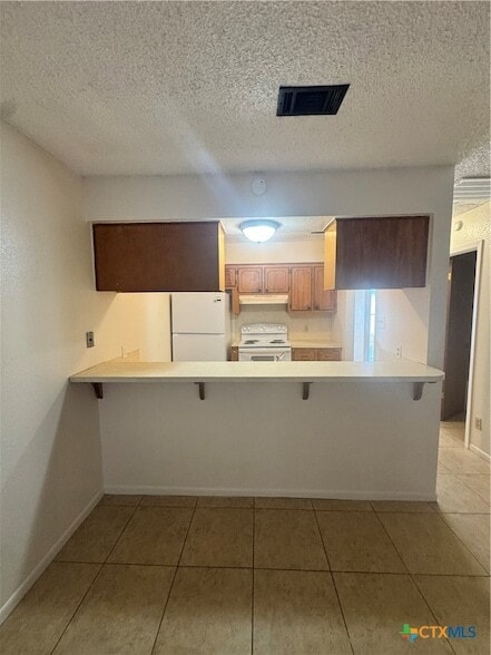 Building Photo - 213 Versailles St
