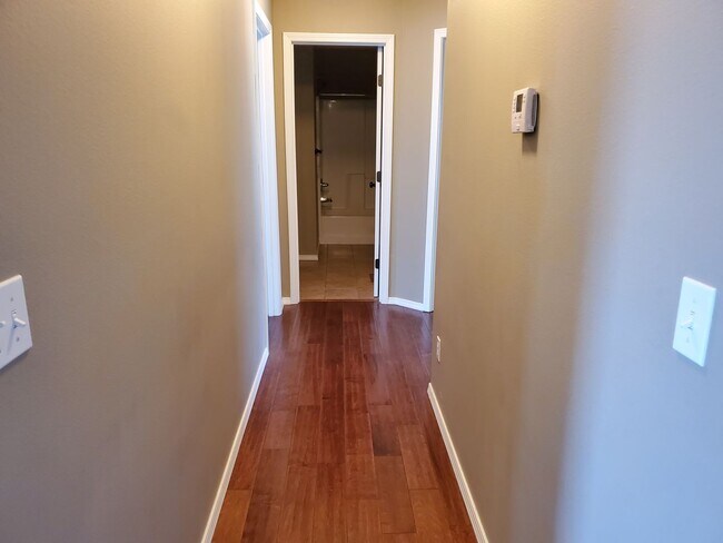 Building Photo - 3 Bedroom Home in South Springfield