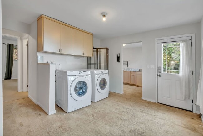 Building Photo - Stunning Sound & Olympic Mountain View Home in North Admiral