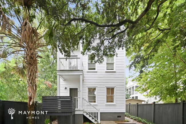 Building Photo - 5 E Hampstead Square