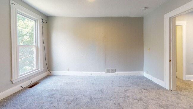 Building Photo - Madison/W.95th neighborhood : 3 bedroom/1 bath single family house available NOW.