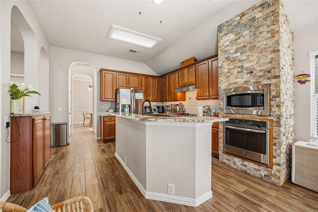 Building Photo - 2112 Bandera Path