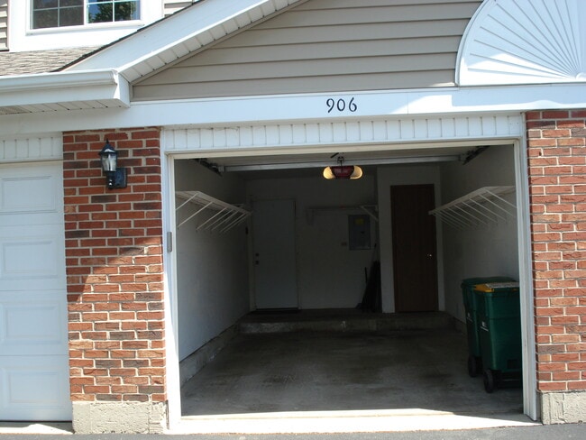 Building Photo - 906 W Happfield Dr