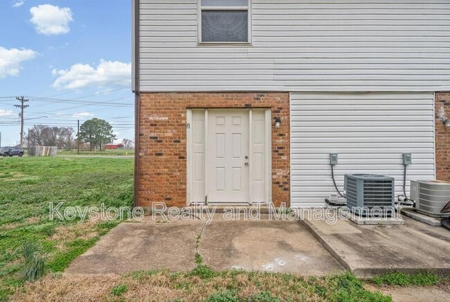 Building Photo - 1269 State Line Rd