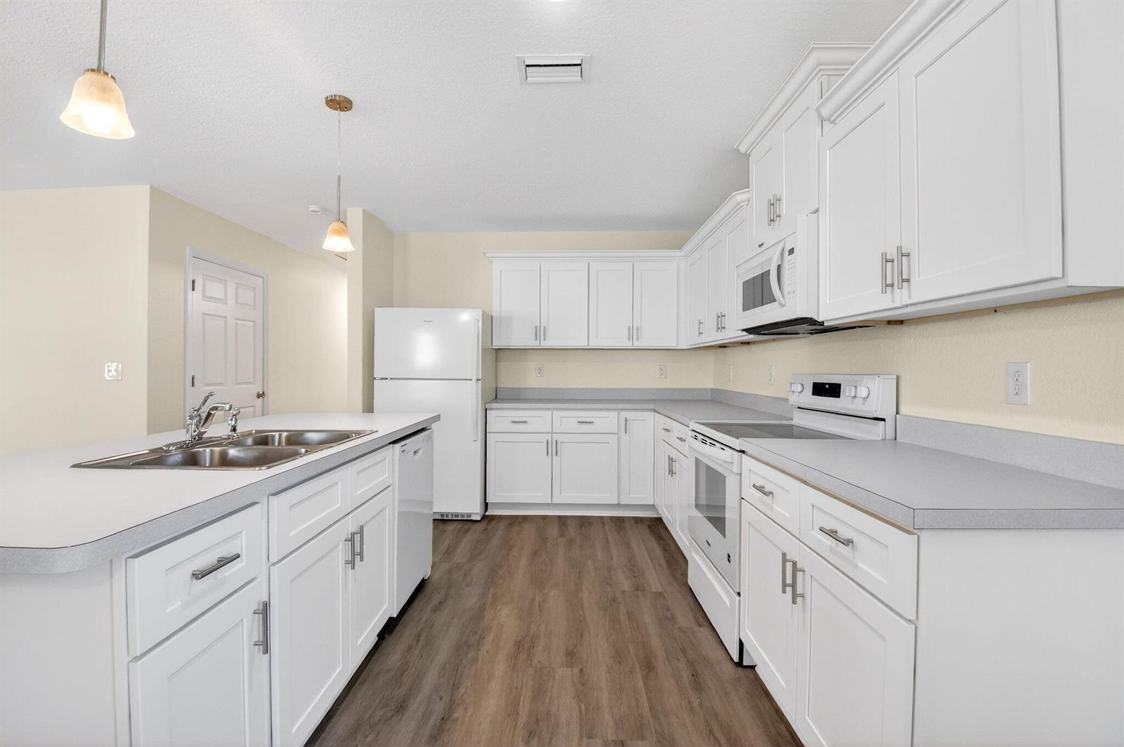 Building Photo - 857 W 3rd St