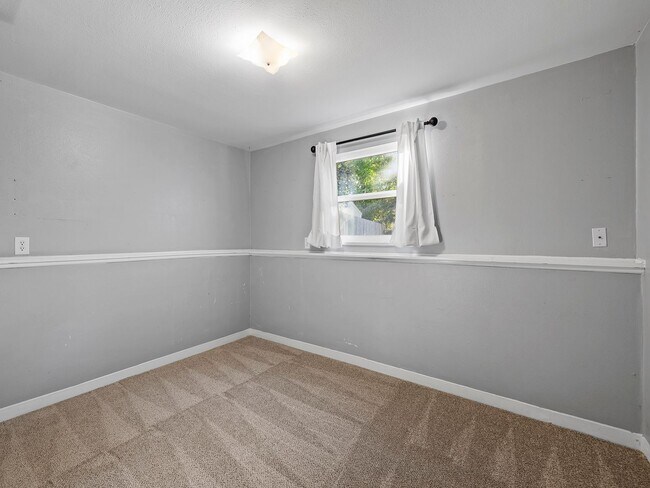 Building Photo - Amazing 4 Bed 2 Bath Home- Fort Collins, CO!