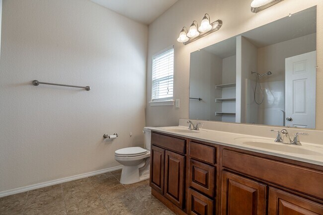 Building Photo - 3 Bedroom 2 Bath West Fay Home w/HUGE Backyard!