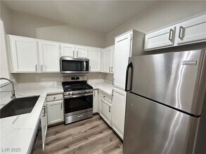 Building Photo - 1136 Nevada Sky St