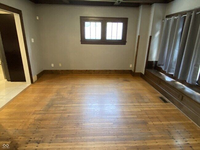 Building Photo - 3047 N College Ave