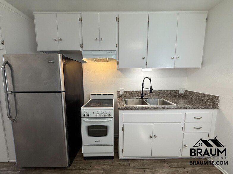 Building Photo - 15634 Leadwell St