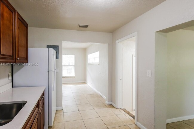 Building Photo - 5288 N Andrews Ave