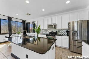 Building Photo - 1346 Nicholas Manor