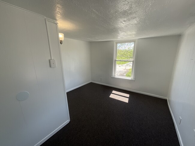 Building Photo - 516 E Boundary Ave