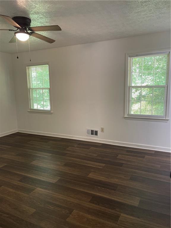 Building Photo - 290 Carmon Dr