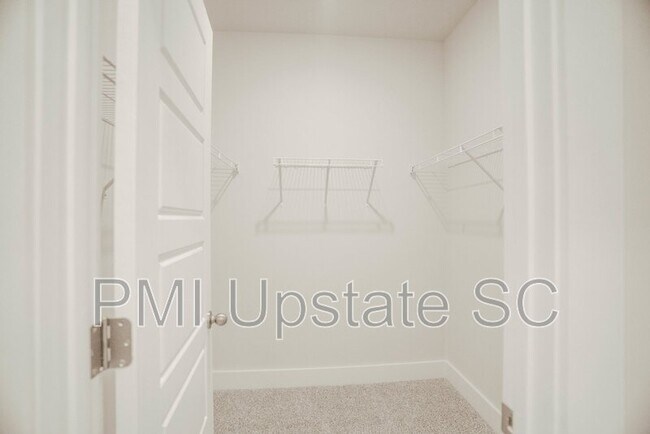 Building Photo - 35 Galley Ln