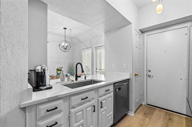 Building Photo - 3105 San Jacinto St