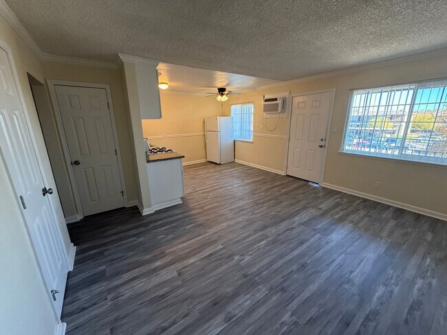 Building Photo - Welcome to SkyView Villa & Somerset Apartments!