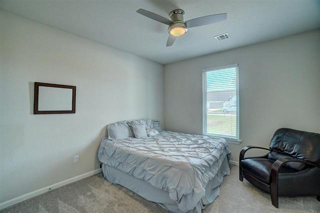 Building Photo - 1015 Greenview Dr