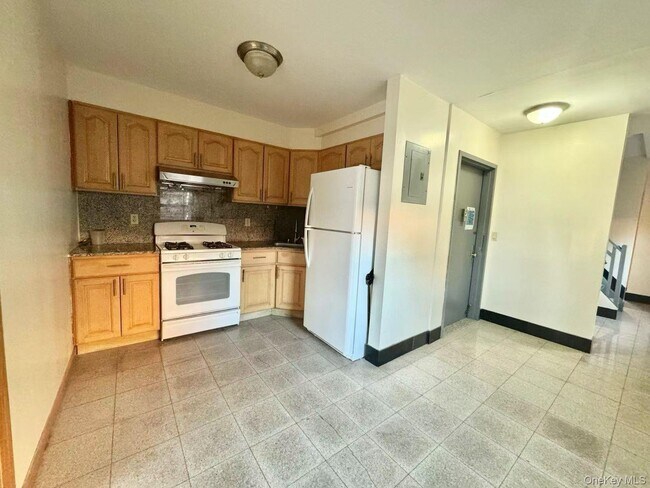 Building Photo - 139-31-139-34 34th Ave