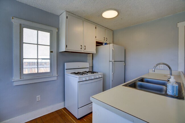 Building Photo - Turn of the Century Bungalow 1 bed, Downto...