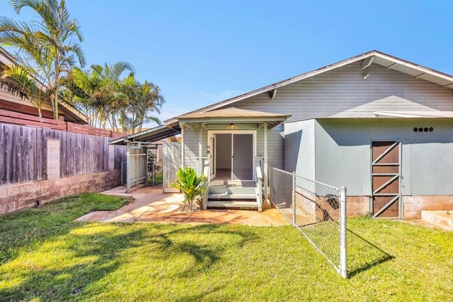 Building Photo - 305 Uala Pl