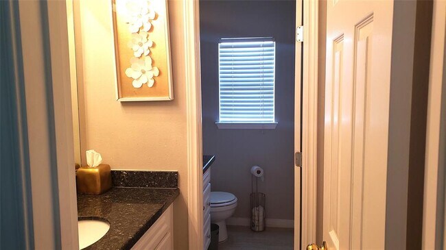 Building Photo - 1826 Pinewood Ct Dr