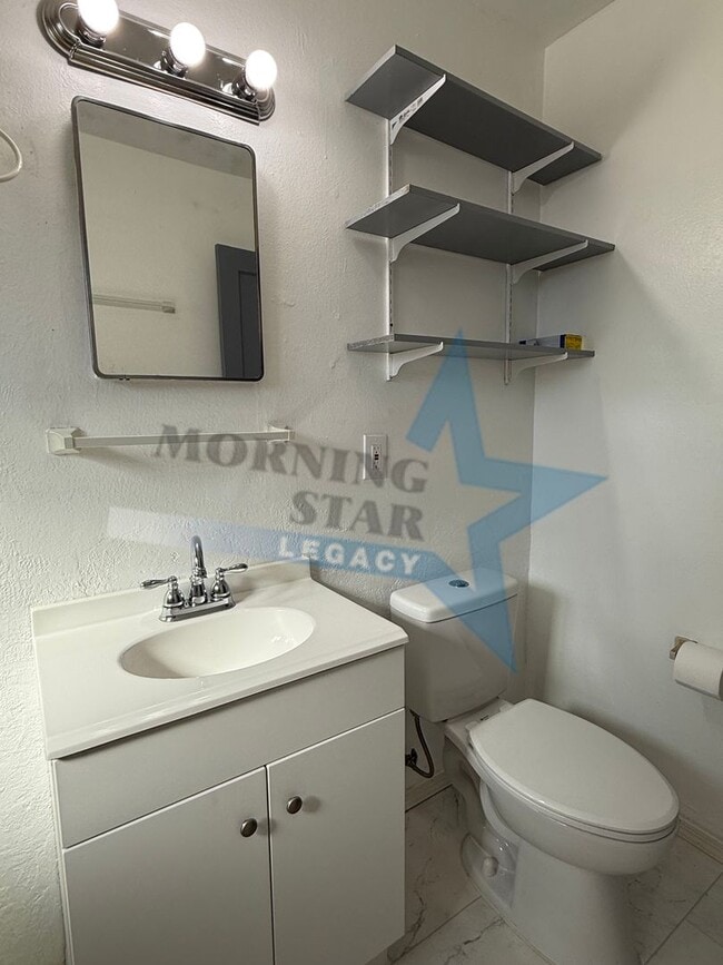 Building Photo - MOVE IN SPECIAL - Sweet 2 Bedroom Home!