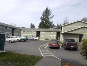 Building Photo - Parkwood Apartments