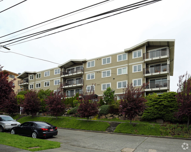 Primary Photo - Mariner Apartments