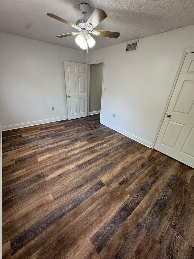 Building Photo - 1191 Bentley Rd