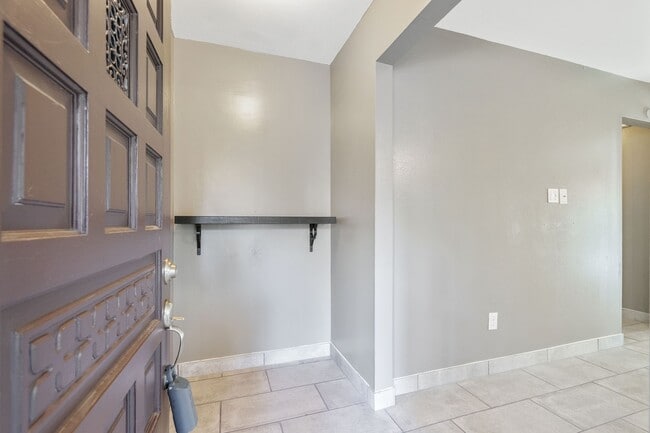 Building Photo - 3307 Roaming Woods Ln