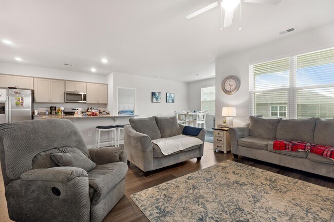 Building Photo - 428 Bearskin Ct