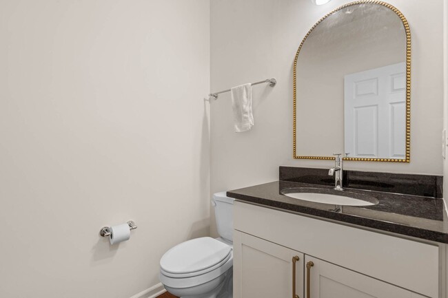 Building Photo - 1824 Forest View Ct