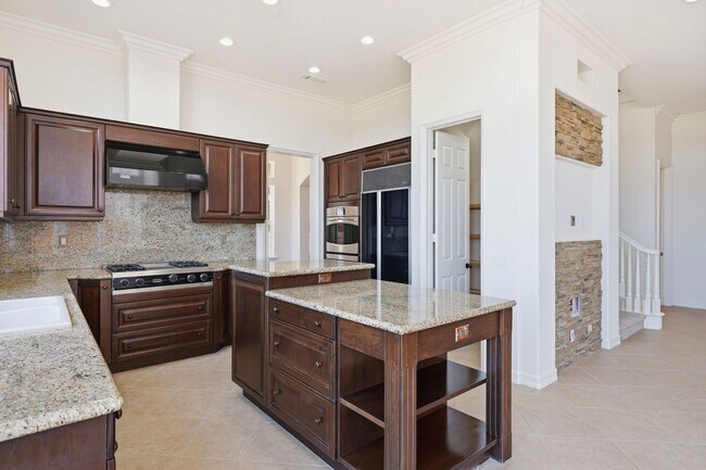 Building Photo - Luxury Coastal Living in Guard-Gated Ocean Colony