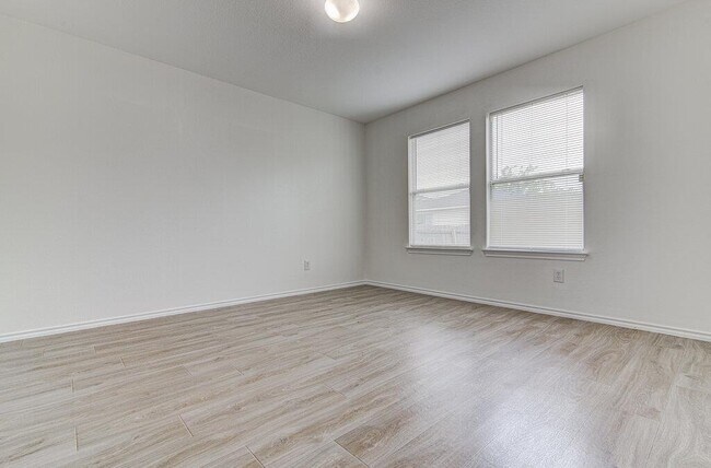 Building Photo - 205 Mood Lake Dr