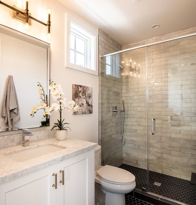 Building Photo - 724 13th St