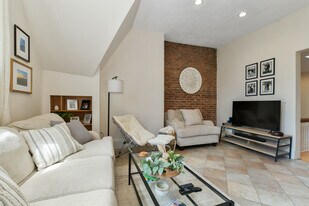 Building Photo - 1774 Beacon St