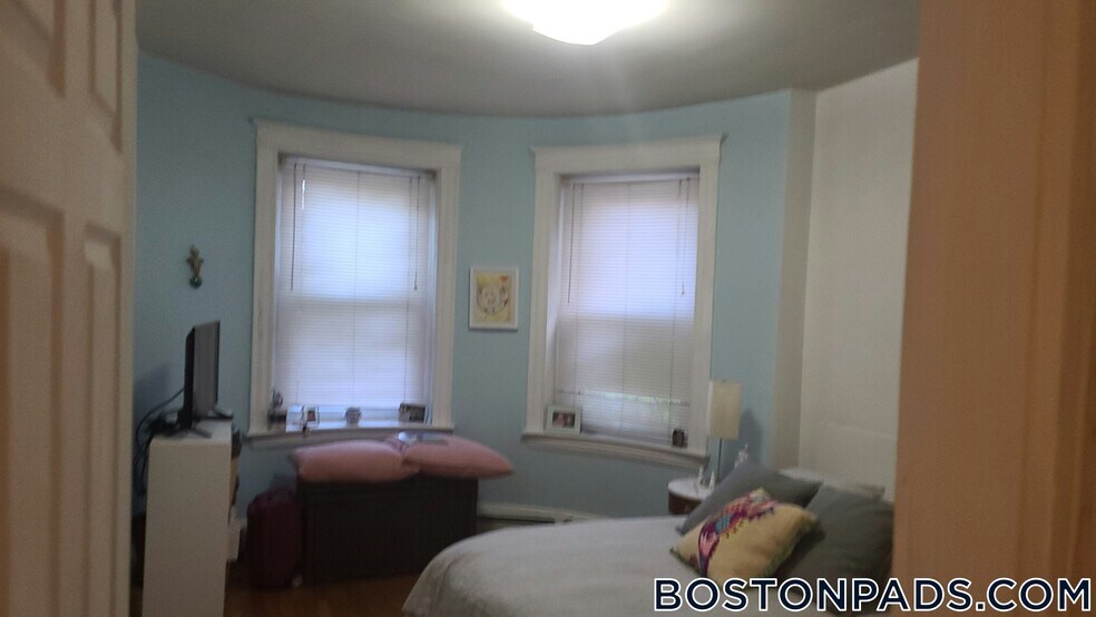 Building Photo - 208 Winthrop Rd