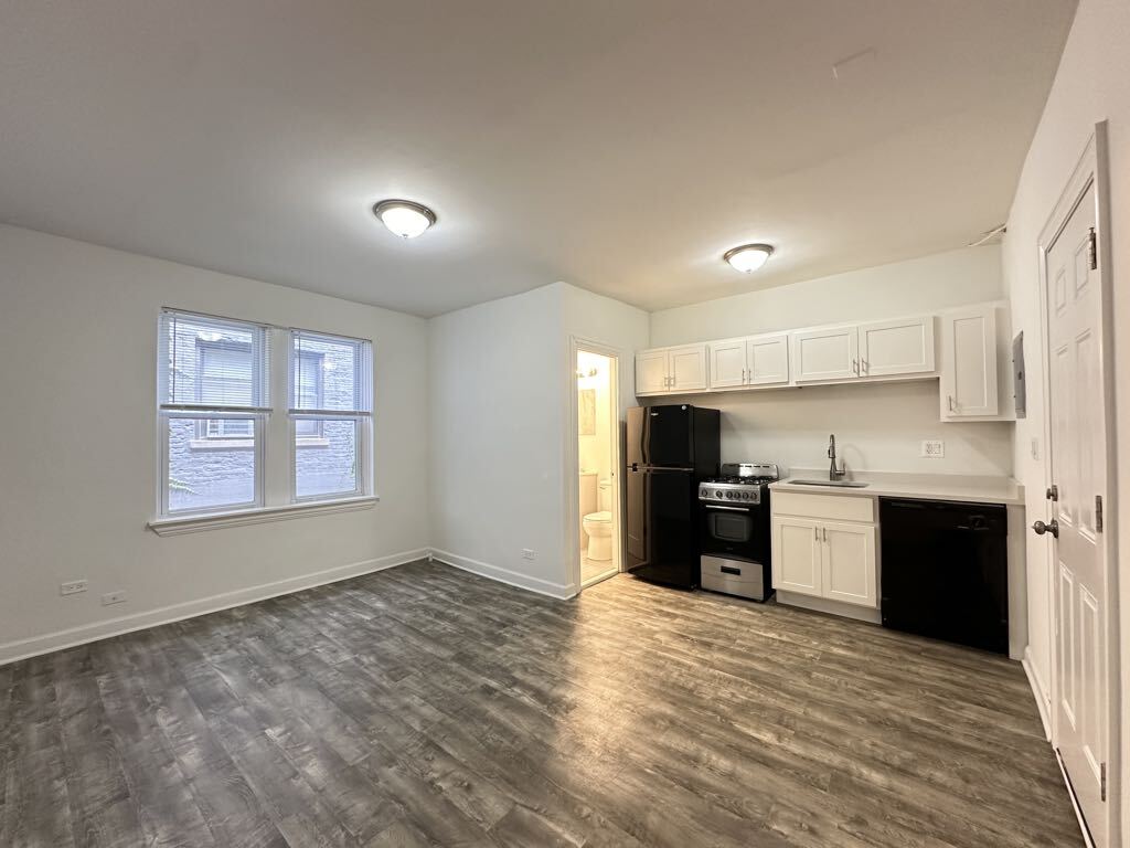 Building Photo - 5710 N Winthrop Ave