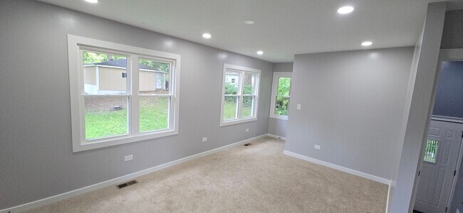 Building Photo - 15407 Kenton Ave