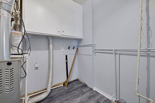 Building Photo - 2137 Toni St