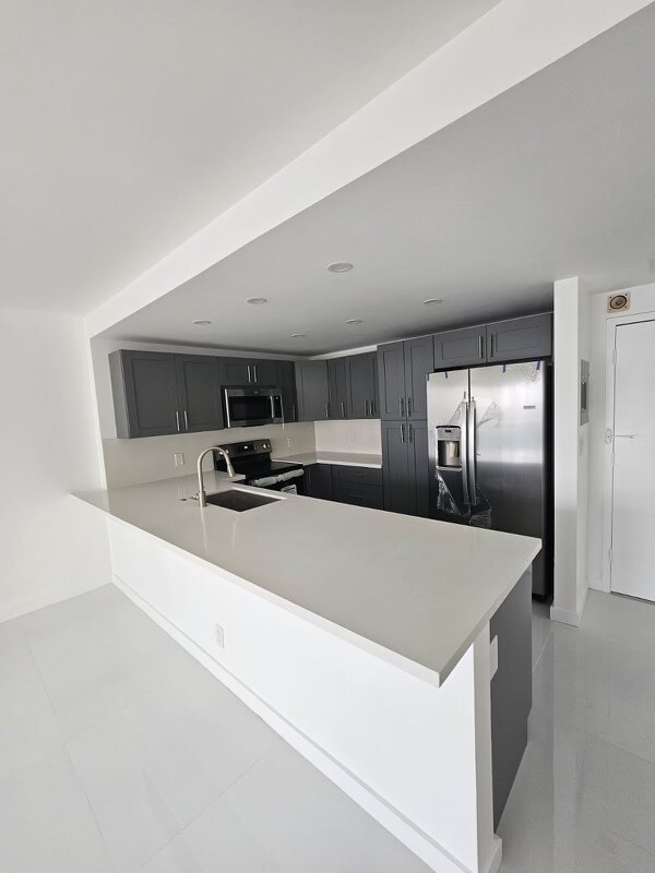 Building Photo - 3800 S Ocean Dr