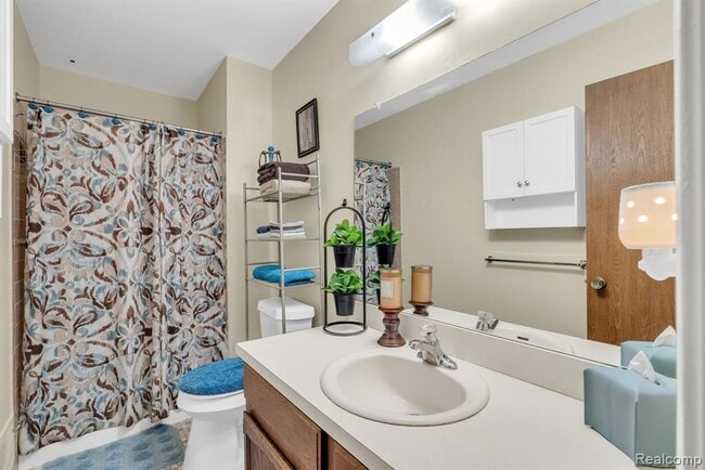 Building Photo - 3170 Woods Cir Dr