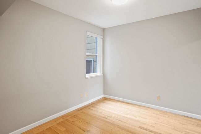 Building Photo - Spacious 3Bd/2Ba in SF Richmond District!