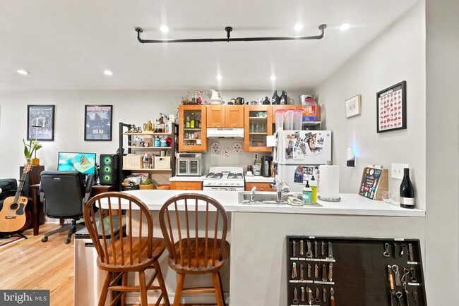 Building Photo - 402 Durfor St
